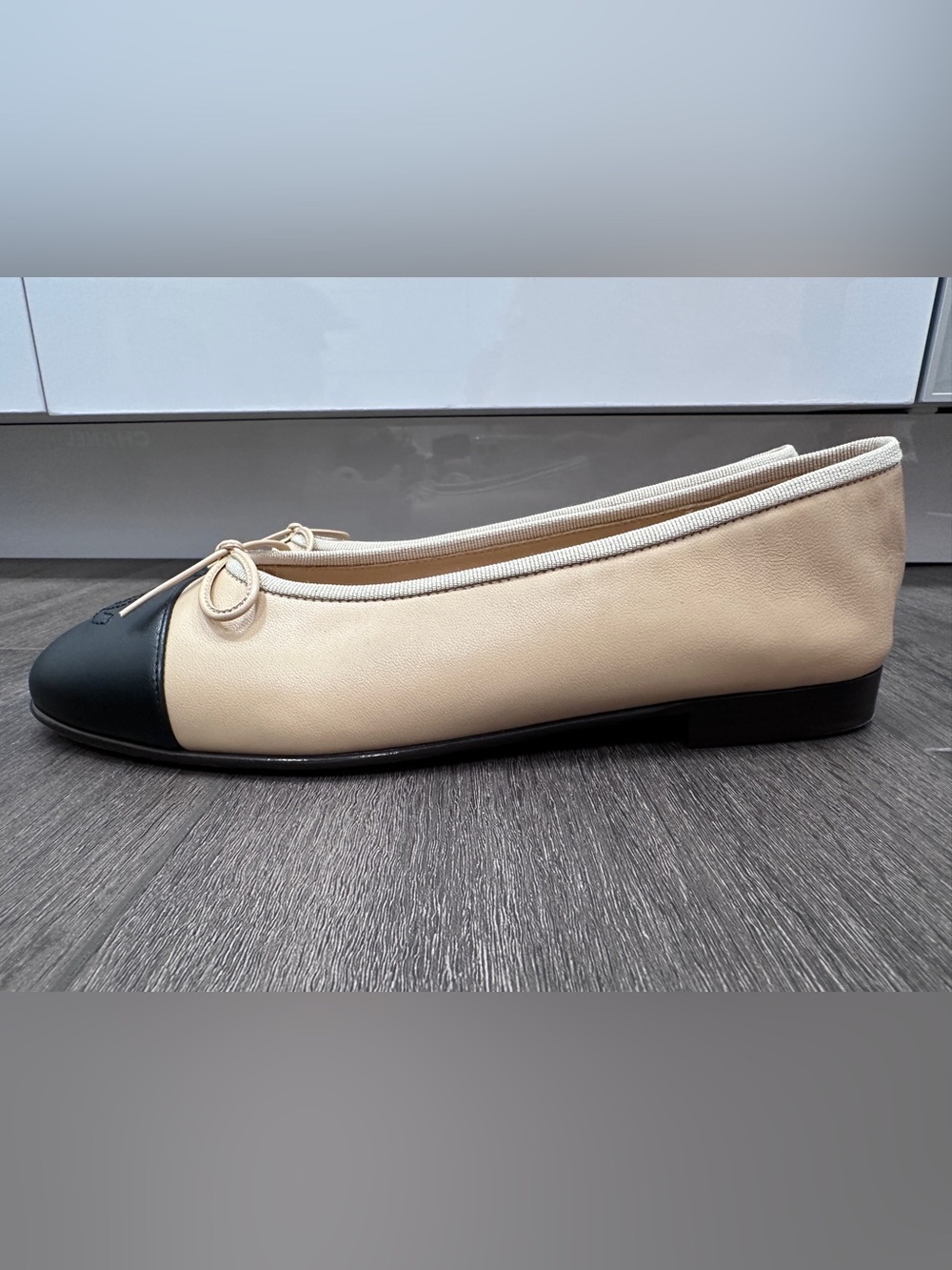 CHANEL CLASSIC CC LOGO BEIGE & BLACK LEATHER BALLET FLATS SHOES Size 37C - Picture 8 of 16